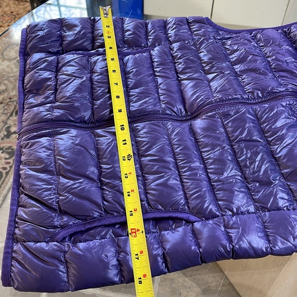 Uniqlo Down Puffer Vest - Picture 4 of 9